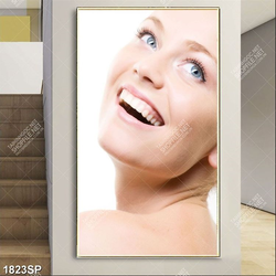 Tranh gương mặt cô gái cười rạng rỡ