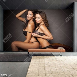 Tranh hai người mẫu bikini gợi cảm in uv