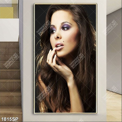 Tranh cô gái xinh đẹp với mái tóc dài in uv