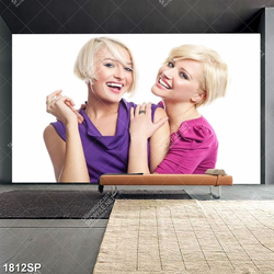 Tranh hai cô gái tóc vàng xinh đẹp