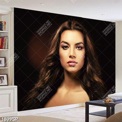 Tranh in canvas cô gái xinh đẹp xõa tóc trên đôi vai trần