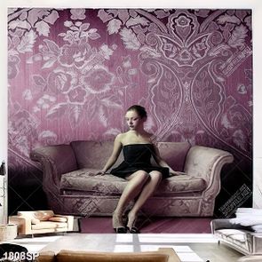 Tranh cô gái trẻ xinh đẹp ngồi trên sofa