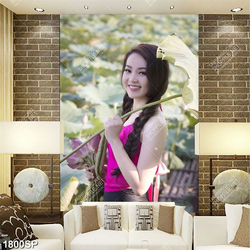 Tranh cô gái trẻ xinh đẹp đứng bên hồ sen