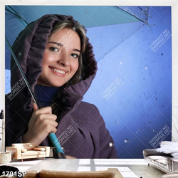 Tranh cô gái xinh đẹp che dù đứng dưới mưa