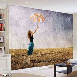 Tranh in uv cô gái đứng che dù giữa trời