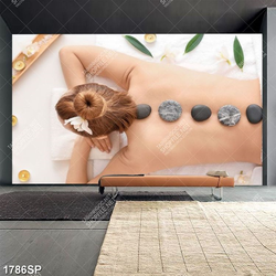 Tranh cô gái nằm masage đá trên lưng in canvas