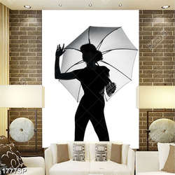 Tranh nghệ thuật trắng đen cô gái đứng che dù