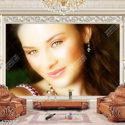 Tranh in uv cô gái trẻ xinh đẹp