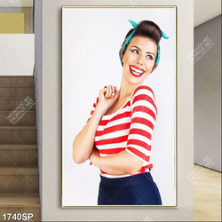 Tranh cô gái cười tươi