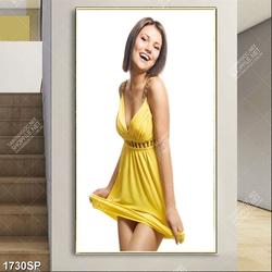 Tranh cô gái mặc váy vàng xinh đẹp trang trí tường spa