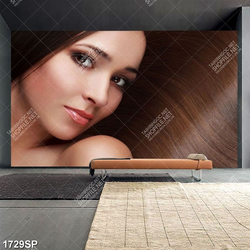 Tranh treo spa cô nàng xinh đẹp với mái tóc dài óng ả