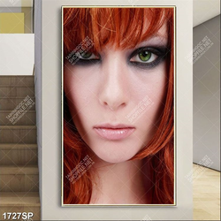 Tranh cô gái với đôi mắt đen sâu thẳm