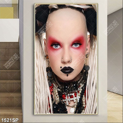 Tranh cô gái khác biệt treo spa