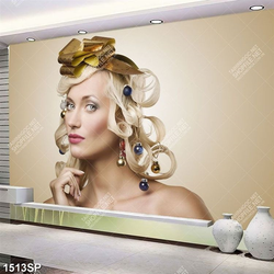 Tranh cô gái tóc vàng đội nơ trên đầu