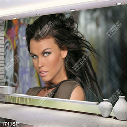 Tranh người mẫu trang điểm cá tính treo spa