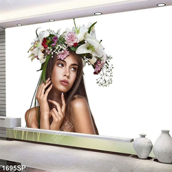 Tranh cô gái xinh đẹp đội vòng hoa trên đầu trang trí spa