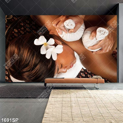 Tranh cô gái massage chườm muối nóng thư giãn trong spa