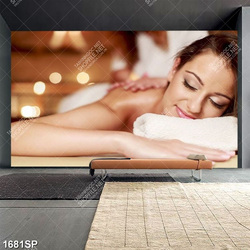 Tranh cô gái nằm massage thư giãn in uv