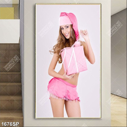 Tranh cô gái mặc váy hồng nữ tính