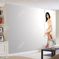 Tranh cô nàng gợi cảm đứng tựa bên tường