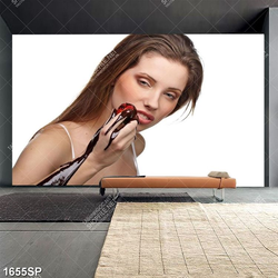 Tranh cô gái dâu tây socola