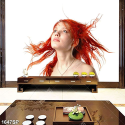 Tranh cô gái bung xõa mái tóc đỏ in uv