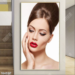 Tranh người đẹp với đôi môi đỏ gợi cảm treo spa