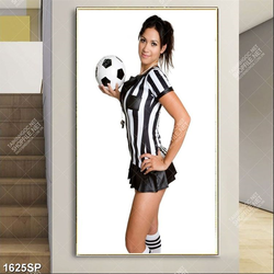 Tranh người mẫu cổ vũ bóng đá