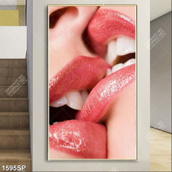 Tranh hai đôi môi đỏ ngọt ngào