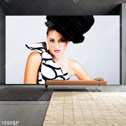 Tranh treo spa người mẫu xinh đẹp ấn tượng