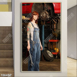 Tranh nữ nhân viên sửa xe ô tô xinh đẹp