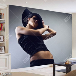 Tranh cô gái xinh đẹp với chiếc mũ rộng vành che đi khuôn mặt