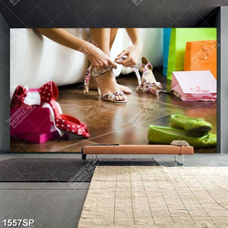 Tranh đôi chân mang đôi guốc họa tiết