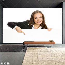 Tranh cô nàng văn phòng bên tấm bảng trắng