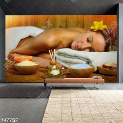 Tranh cô gái nằm thư giãn trong spa