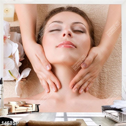 Tranh treo spa cô gái nằm mát xa thư giãn