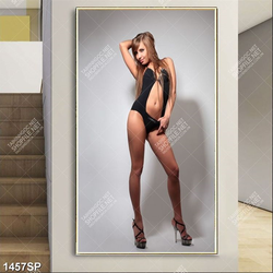 Tranh cô gái mặc bikini gợi cảm treo spa