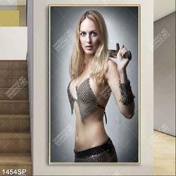 Tranh người mẫu cá tính cầm  gươm treo tường spa