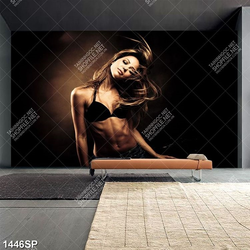 Tranh cô nàng sexy bung xỏa mái tóc treo spa