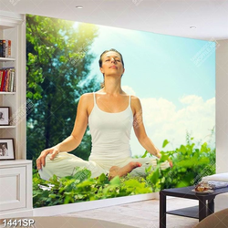 Tranh cô gái tập yoga dưỡng sinh dưới bầu trời nắng