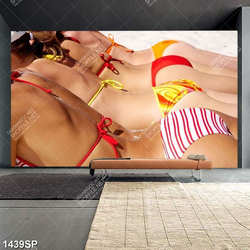 Tranh 4 cô gái trẻ diện bikini nằm phơi nắng bên bãi biển