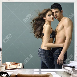 Tranh người mẫu nam và nữ cùng đứng tạo dáng