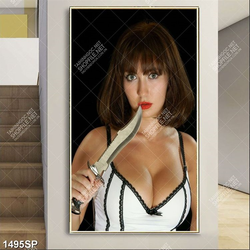 Tranh treo spa cô nàng với vòng một gợi cảm