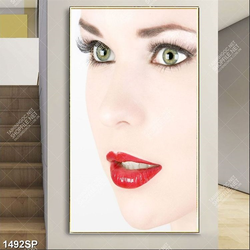 Tranh cô gái với làn da trắng sáng treo spa