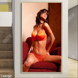 Tranh người mẫu bikini nóng bỏng ngồi trên ghế