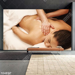 Tranh cô gái nằm matxa trong spa