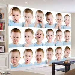 Tranh spa cậu bé với đủ biểu cảm trên gương mặt