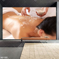 Tranh cô gái chăm sóc da trong spa