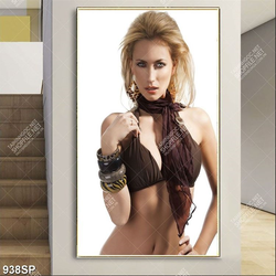 Tranh spa người mẫu bikini tạo dáng gợi cảm