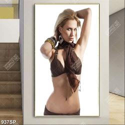 Tranh người mẫu với thân hình gởi cảm treo spa